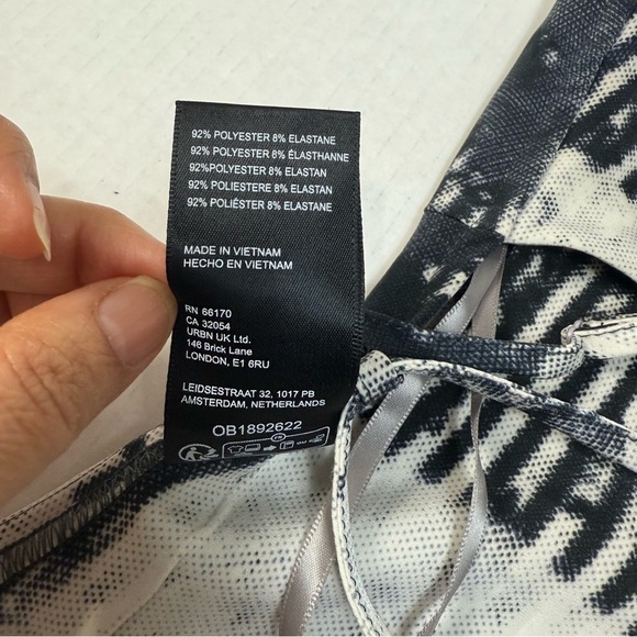 Silence + Noise by Anthropologie Black and White Graphic Fitted Camisole Size S - Picture 6 of 7
